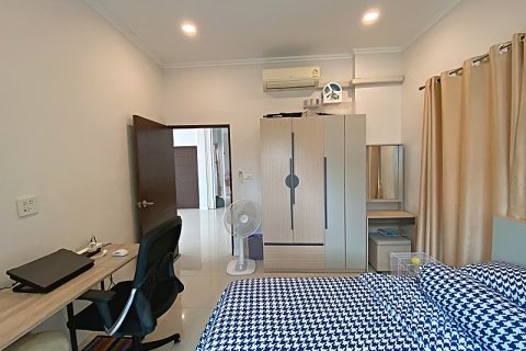 Chalet de 4 dormitorios en Hua Hin, Tailandia № 168507 - foto 18