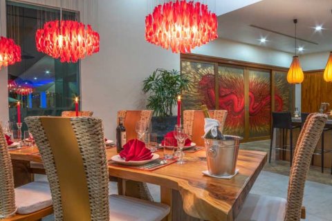 Chalet de 4 dormitorios en Kamala, Tailandia № 134044 - foto 17