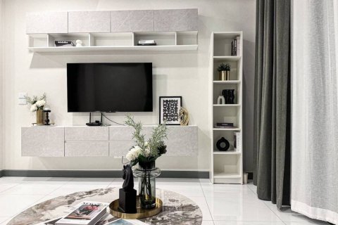 Casa de 4 dormitorios en Samut Prakan, Tailandia № 134517 - foto 3