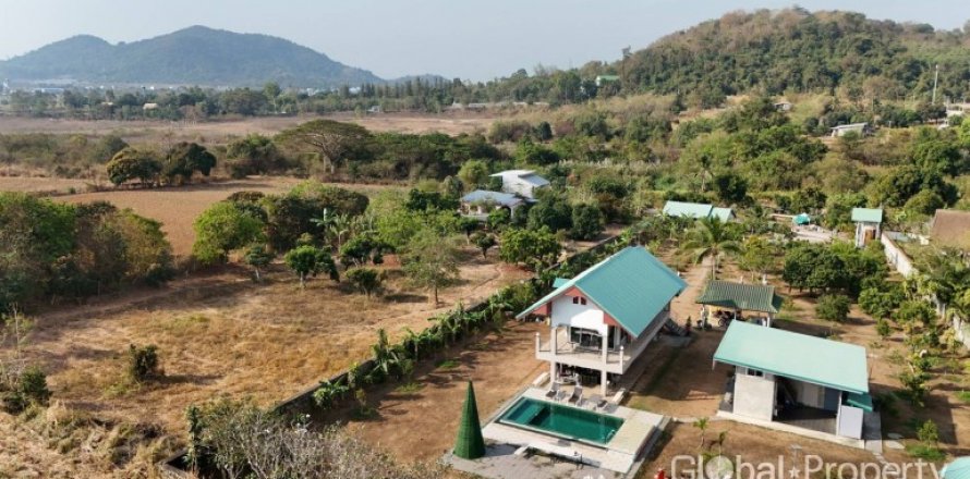Casa de 3 dormitorios en Pattaya, Tailandia № 134425