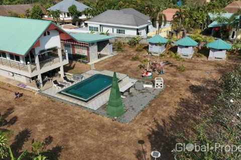 Casa de 3 dormitorios en Pattaya, Tailandia № 134425 - foto 3