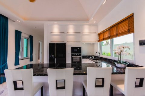 Chalet de 3 dormitorios en Hua Hin, Tailandia № 134518 - foto 10