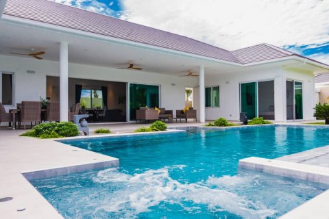 Chalet de 3 dormitorios en Hua Hin, Tailandia № 134518 - foto 2
