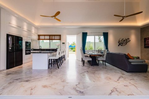 Chalet de 3 dormitorios en Hua Hin, Tailandia № 134518 - foto 7