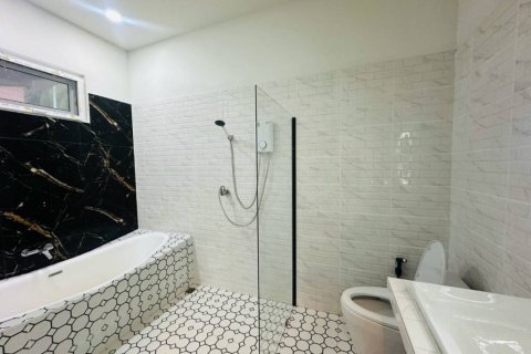Chalet de 3 dormitorios en Surat Thani, Tailandia № 134522 - foto 5