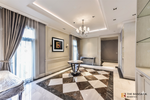 House in Bangkok, Thailand 6 bedrooms № 189089