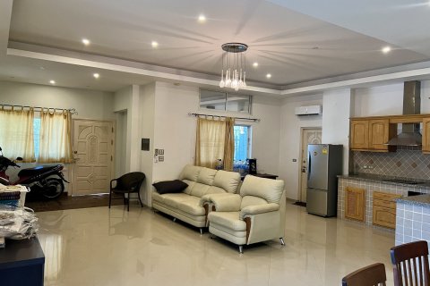 Casa de 7 dormitorios en Pattaya, Tailandia № 174006 - foto 6