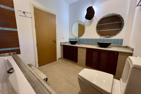Casa de 7 dormitorios en Pattaya, Tailandia № 174006 - foto 14