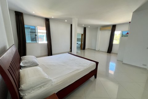 Casa de 7 dormitorios en Pattaya, Tailandia № 174006 - foto 22
