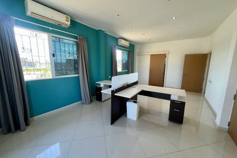 Casa de 7 dormitorios en Pattaya, Tailandia № 174006 - foto 30