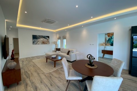 Chalet de 3 dormitorios en Hua Hin, Tailandia № 174011 - foto 16