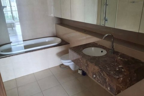Condominio de 2 dormitorios en Khlong Toei, Bangkok, Tailandia № 63643 - foto 10
