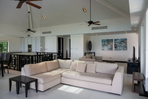 Chalet de 5 dormitorios en Kathu, Tailandia № 154586 - foto 6