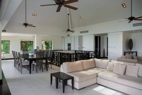 Chalet de 5 dormitorios en Kathu, Tailandia № 154586 - foto 7