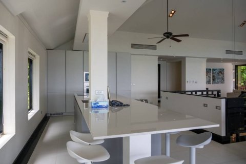 Chalet de 5 dormitorios en Kathu, Tailandia № 154586 - foto 9