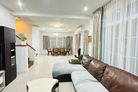 Casa de 4 dormitorios en Phuket, Tailandia № 154589 - foto 5