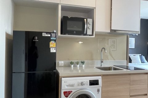 Estudio en el condominio en Watthana, Bangkok, Tailandia № 138045 - foto 4