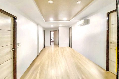 Condominio de 5 dormitorios en Bangkok, Tailandia № 118402 - foto 2