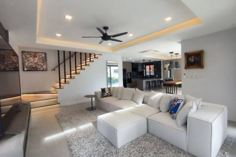 Chalet de 3 dormitorios en Pattaya, Tailandia № 118407 - foto 2