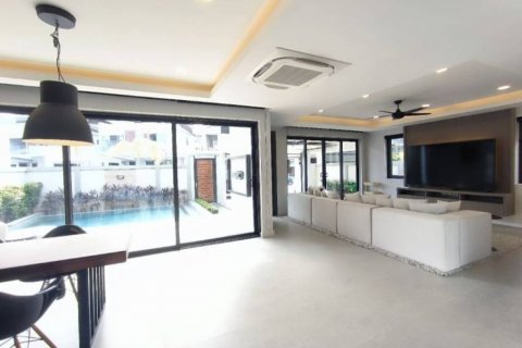 Chalet de 3 dormitorios en Pattaya, Tailandia № 118407 - foto 4