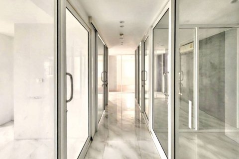Condo in Bangkok, Thailand, 9 bedrooms  № 118404 - photo 4
