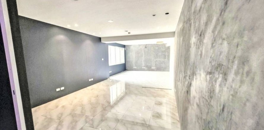 Condo in Bangkok, Thailand, 9 bedrooms  № 118404