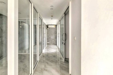 Condo in Bangkok, Thailand, 9 bedrooms  № 118404 - photo 5