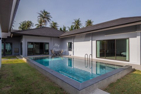 Casa de 3 dormitorios en Pattaya, Tailandia № 134800 - foto 7