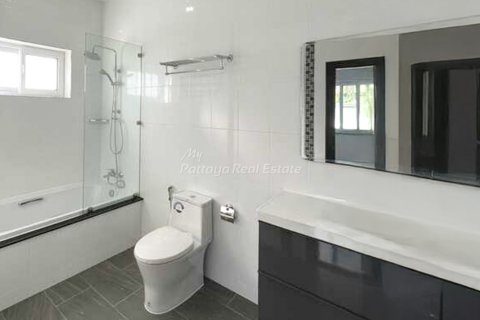Casa de 3 dormitorios en Sattahip, Tailandia № 134796 - foto 15