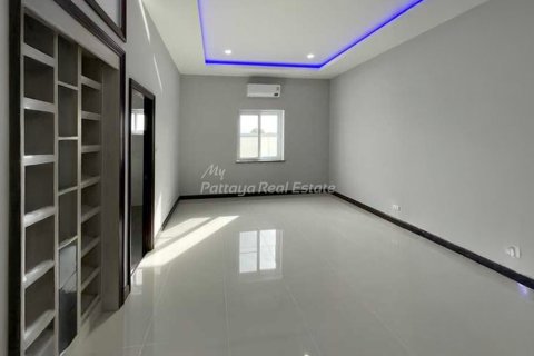 Casa de 3 dormitorios en Sattahip, Tailandia № 134796 - foto 13