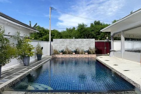 Casa de 3 dormitorios en Sattahip, Tailandia № 134796 - foto 2