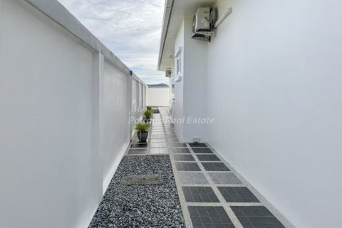 Casa de 3 dormitorios en Sattahip, Tailandia № 134796 - foto 4