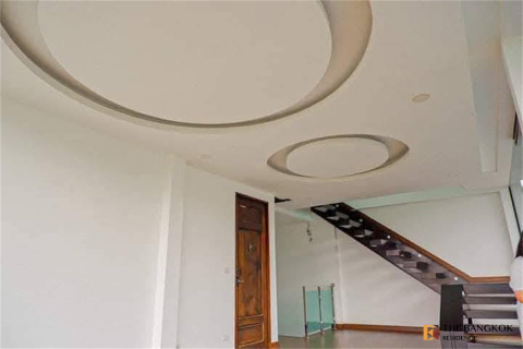 Casa de 4 dormitorios en Bangkok, Tailandia № 189010 - foto 3
