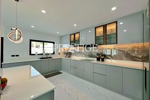 House in Pattaya, Thailand 4 bedrooms № 233244 - photo 10