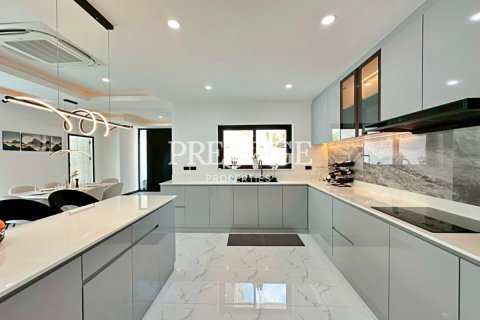 House in Pattaya, Thailand 4 bedrooms № 233244 - photo 12