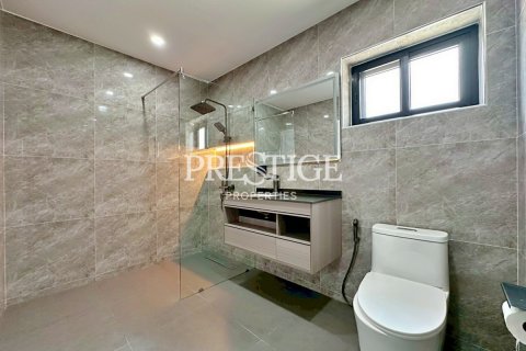 House in Pattaya, Thailand 4 bedrooms № 233244 - photo 24