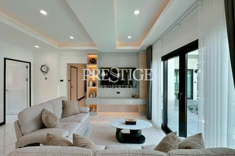 House in Pattaya, Thailand 4 bedrooms № 233244 - photo 5