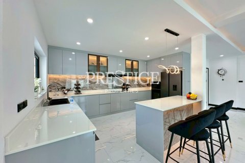 House in Pattaya, Thailand 4 bedrooms № 233244 - photo 11