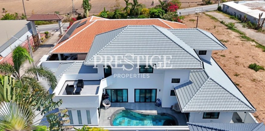 House in Pattaya, Thailand 4 bedrooms № 233244