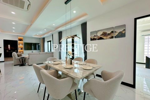 House in Pattaya, Thailand 4 bedrooms № 233244 - photo 7