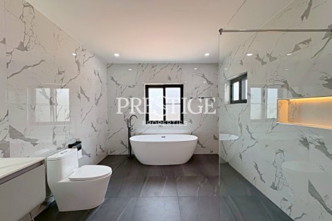 House in Pattaya, Thailand 4 bedrooms № 233244 - photo 16