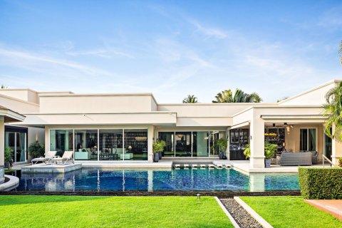 Casa de 8 dormitorios en Pattaya, Tailandia № 180621 - foto 2