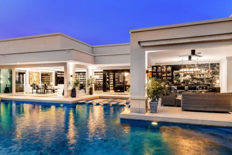 Casa de 8 dormitorios en Pattaya, Tailandia № 180621 - foto 28