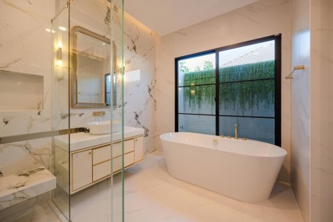 Casa de 4 dormitorios en Bangkok, Tailandia № 180619 - foto 21