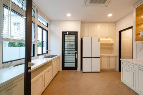 Casa de 4 dormitorios en Bangkok, Tailandia № 180619 - foto 11