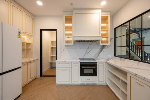 Casa de 4 dormitorios en Bangkok, Tailandia № 180619 - foto 12
