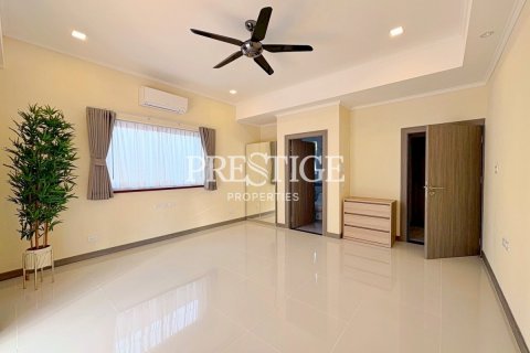House in Pattaya, Thailand 5 bedrooms № 197838 - photo 14