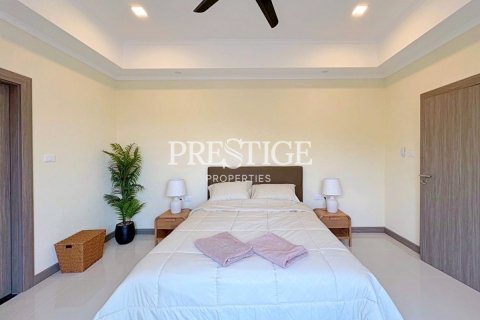 House in Pattaya, Thailand 5 bedrooms № 197838 - photo 12