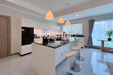 House in Pattaya, Thailand 5 bedrooms № 197838 - photo 9