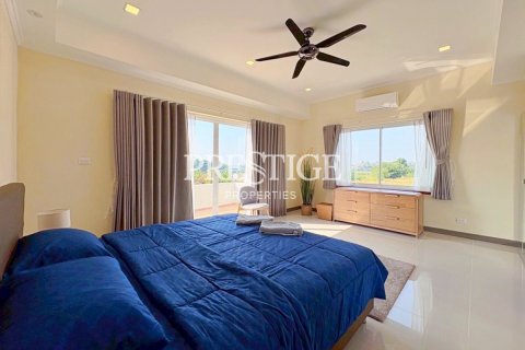 House in Pattaya, Thailand 5 bedrooms № 197838 - photo 27
